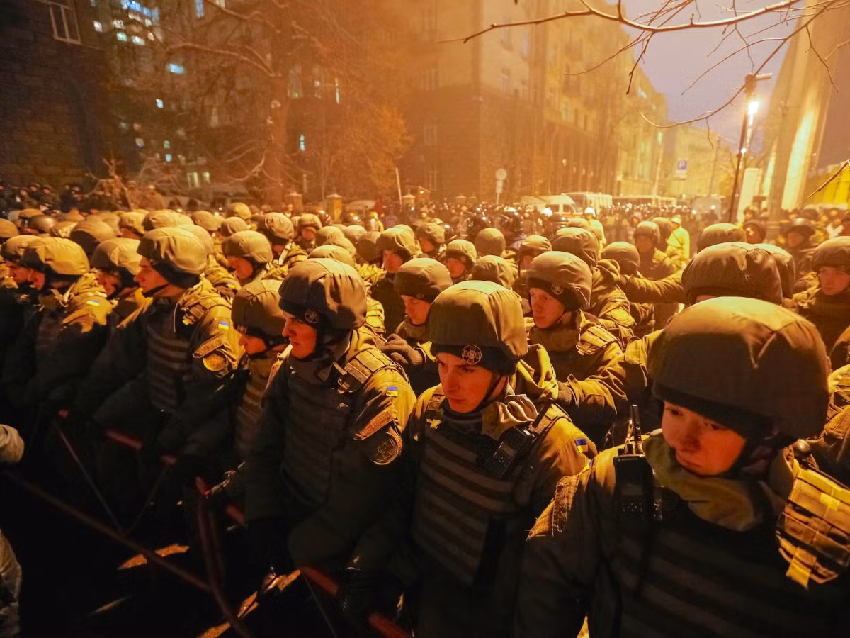 Thủ đô Kiev của Ukraine là một trong những thành phố mất an toàn nhất Châu Âu. Các vụ trộm cướp, phá hoại cùng những cuộc biểu tình bạo lực xảy ra ở Kiev đã khiến hàng trăm người thương vong.