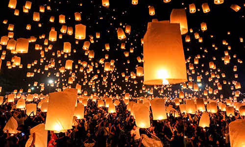 Bữa tiệc ánh sáng choáng ngợp trong lễ hội hoa đăng ở Chiang Mai, Thái Lan, ngày 14/11/2016.