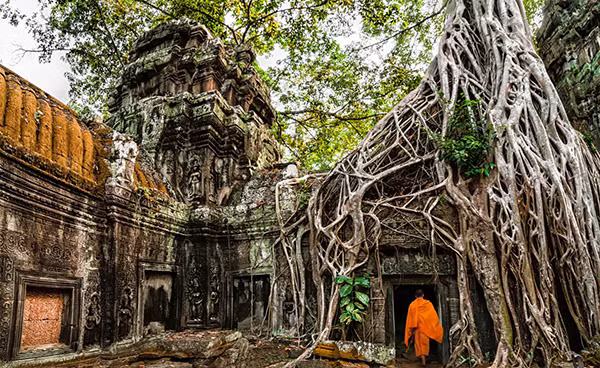 Ngôi đền 700 tuổi Angkor Wat ở Campuchia được Lonely Planet đánh giá là điểm đến tuyệt vời nhất hành tinh năm 2015.