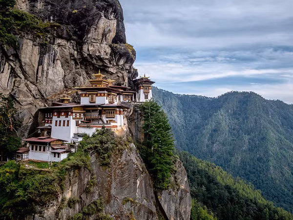 Đất nước Bhutan giàu văn hóa và là một trong những quốc gia thân thiện với môi trường nhất trên thế giới. (Nguồn ảnh: Business Insider)