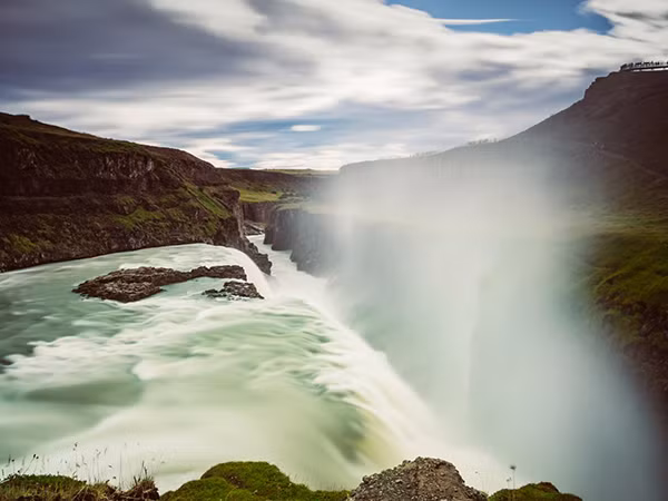 Thác nước Gullfoss, Đầm Xanh,...là một số điểm đến hút khách ở đất nước Iceland.