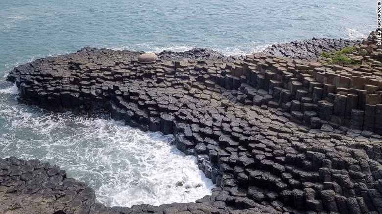 Ghềnh Đá Dĩa thuộc tỉnh Phú Yên là một danh thắng thiên nhiên kỳ thú về cảnh quan và độc đáo về địa chất ở Việt Nam.