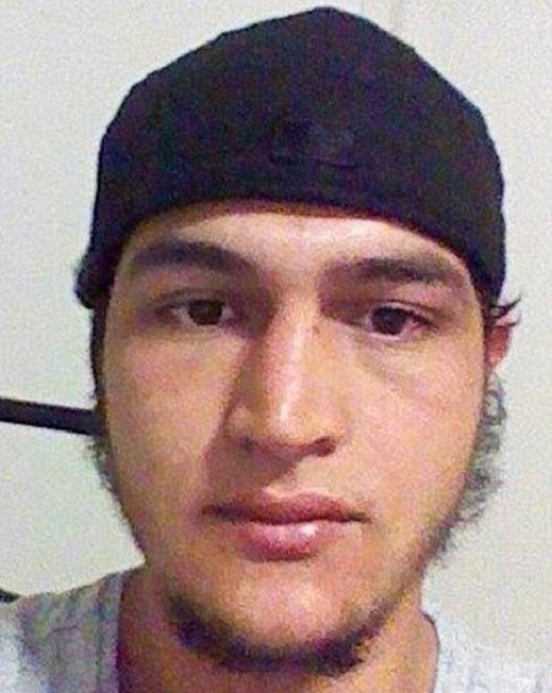 "Nghi phạm Anis Amri cao 178 cm, nặng khoảng 75 kg, tóc đen và mắt nâu", cảnh sát Đức thông báo. Ngoài ra, đối tượng này có thể được vũ trang và rất bạo lực.