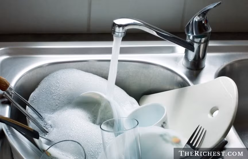 Tỷ phú Bill Gates cho biết ông thích làm công việc rửa bát vào mỗi buổi tối.