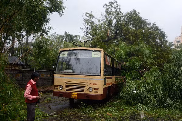 Nhiều trường học đã phải đóng cửa do ảnh hưởng của bão Vardah. Ảnh: AJ.