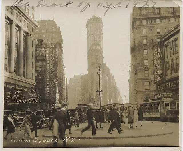 Quảng trường Times Square năm 1927.