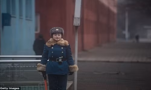 Các nữ cảnh sát giao thông ở Triều Tiên thường có ngoại hình cao ráo và ưa nhìn.