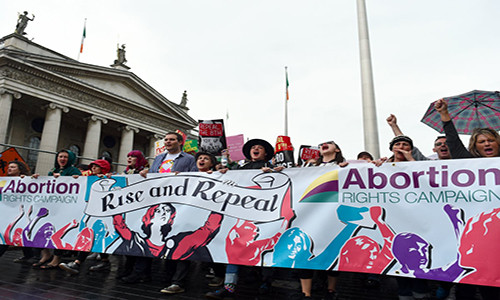 Ireland, một trong những quốc gia Châu Âu có luật cấm nạo phá thai nghiêm ngặt nhất, chỉ cho phép phụ nữ phá thai trong trường hợp tính mạng của họ bị đe dọa.