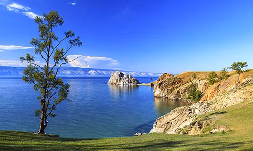 Hồ Baikal, hồ nước sâu nhất thế giới, là một trong những địa danh đặc biệt của nước Nga. Năm 1983, độ sâu của hồ nước này được xác định là 1.642 mét.