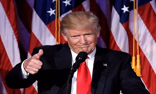 Tổng thống Mỹ đắc cử Donald Trump thường chỉ ngủ 3 đến 4 tiếng, thậm chí chưa đầy 90 phút, vào ban đêm. Ông thường thức dậy trong khoảng thời gian 6h đến 6h30 sáng mỗi ngày.