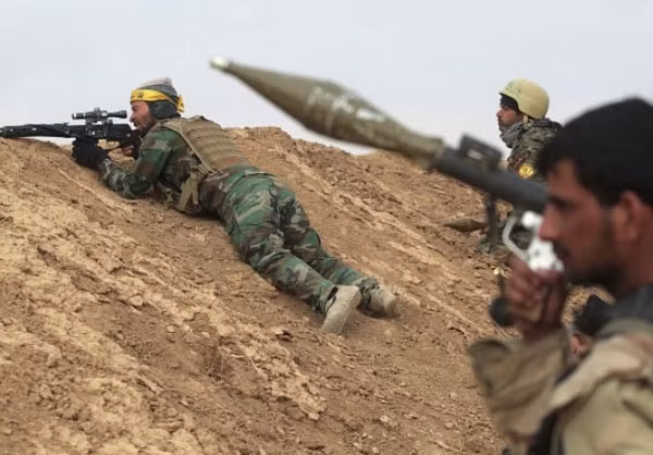 Được biết, các lực lượng Iraq đã thiết lập quyền kiểm soát một tuyến đường chính liên kết giữa Tal Afar và Tal Abta vốn được IS sử dụng làm tuyến vận chuyển vũ khí và đạn dược. Ảnh: FNA.