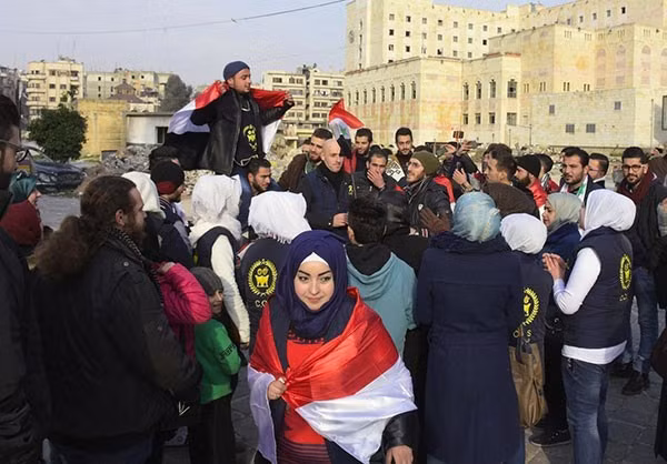 Bien nguoi tuan hanh mung chien thang tai thanh pho Aleppo-Hinh-2