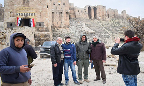 Đổi lại, hàng nghìn dân thường bị bao vây ở Fuaa và Kafraya (tỉnh Idlib) sẽ được đưa tới những khu vực do quân chính phủ Syria kiểm soát.