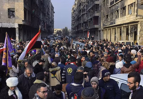 Trước đó, đông đảo người dân đã đổ ra đường phố Aleppo ăn mừng chiến thắng. (Nguồn ảnh: Fars News Agency)