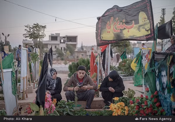 ...và họ bắt đầu trở về cuộc sống thường nhật.