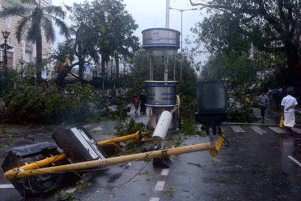 Các nhà chức trách cho biết, Vardah là trận bão mạnh nhất tấn công Ấn Độ kể từ tháng 10/2014. Ảnh: AJ.