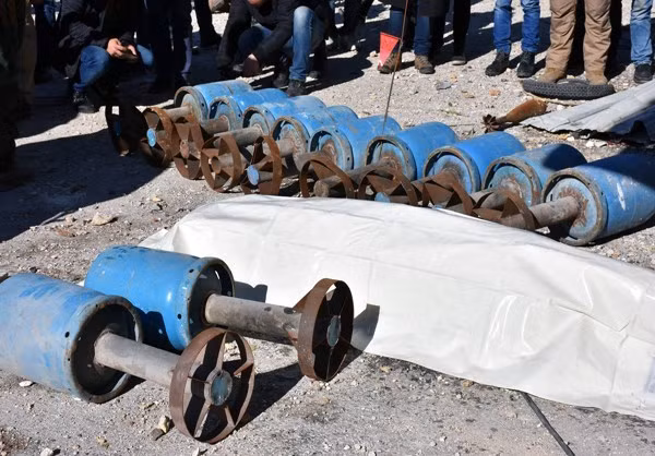 Bên trong nhà kho này chứa các thiết bị, vật liệu nổ vốn được nhóm phiến quân sử dụng để chế tạo bình gas thành các quả đạn pháo sử dụng trong các cuộc giao tranh.