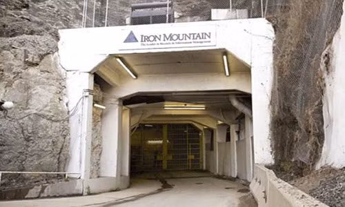 Núi Sắt (Iron Mountain) ở ngoại ô Pittsburgh (Mỹ) là một trong những trung tâm dữ liệu lớn nhất trên thế giới. Đây cũng là một trong những khu vực bất khả xâm phạm.