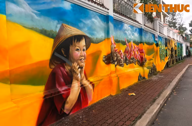 Nhiều hình ảnh ngộ nghĩnh về thế giới trẻ thơ tạo cảm giác thích thú cho các bé mầm non khi đến trường.