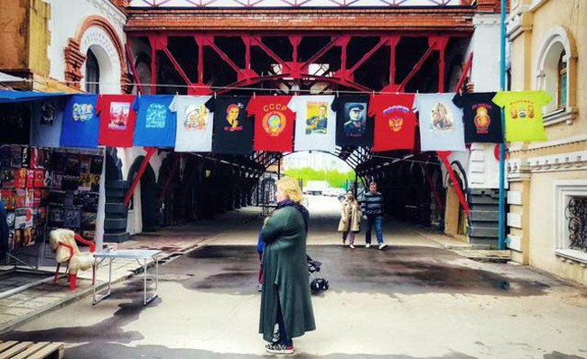 Đây là nơi bán đồ lưu niệm và đồ second-hand (đồ đã qua sử dụng) nổi tiếng tại Nga.