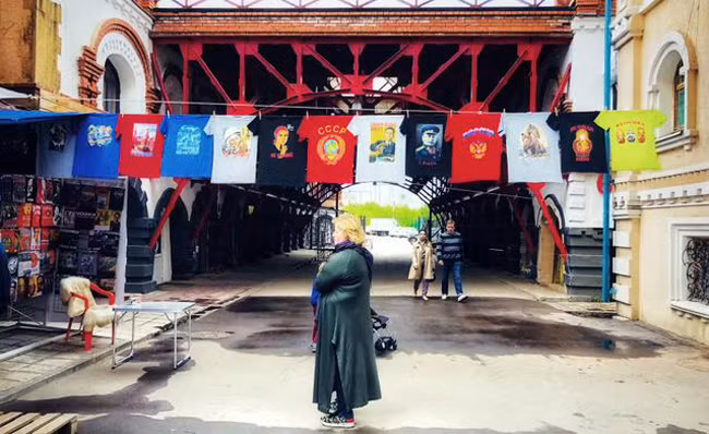 Đây là nơi bán đồ lưu niệm và đồ second-hand (đồ đã qua sử dụng) nổi tiếng tại Nga.