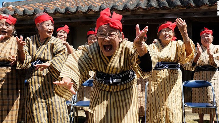 Theo ông John Roland Beard thuộc Tổ chức Y tế Thế giới: "Mọi người có xu hướng kiếm tìm những điều kỳ diệu như giống những người trên hòn đảo Okinawa. Những con người thuộc KBG48 sống theo kiểu "ikigai”- ghép từ iki (cuộc sống) và kai (thấy được hy vọng và kỳ vọng). Theo ikigai, cuộc sống hạnh phúc là khi có một mục đích để theo đuổi và "ikigai" là điều giúp bạn trông chờ, tin tưởng vào tương lai ngay cả khi bạn đang đau khổ.