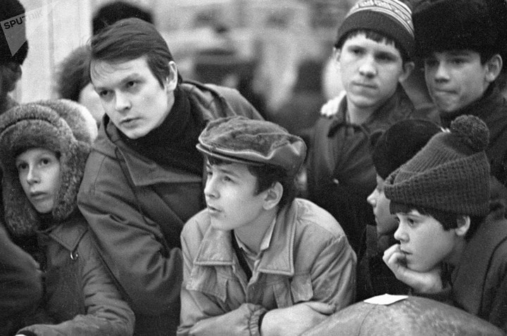 Chỉ cái tên của nó thôi cũng đã đủ để gợi nhớ cho những người trên khắp nước Nga cũng như các nước thuộc Liên Xô trước đây. Ảnh: Vài bạn trẻ đang ngắm cửa hàng Thế giới Trẻ em tại Moscow từ xa năm 1979.