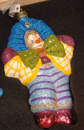 Thế giới Trẻ en cũng bán cả những món đồ trang trí năm mới như thế này.