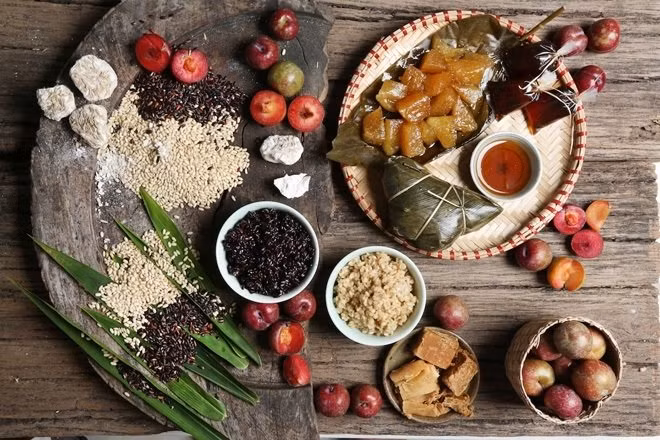 Mâm cỗ cúng Tết Đoan Ngọ. Ảnh: Vietnamnet.