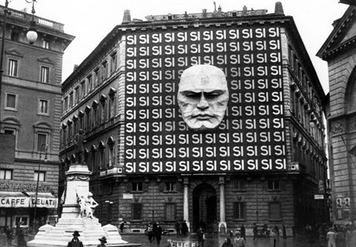 Trụ sở của Đảng Quốc gia Phát xít ở Ý do Quốc trưởng Benito Mussolini sáng lập, 1934.