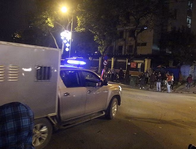 Xe chở các bị cáo rời khỏi Tòa án nhân dân TP Hà Nội sau mỗi ngày xét xử.