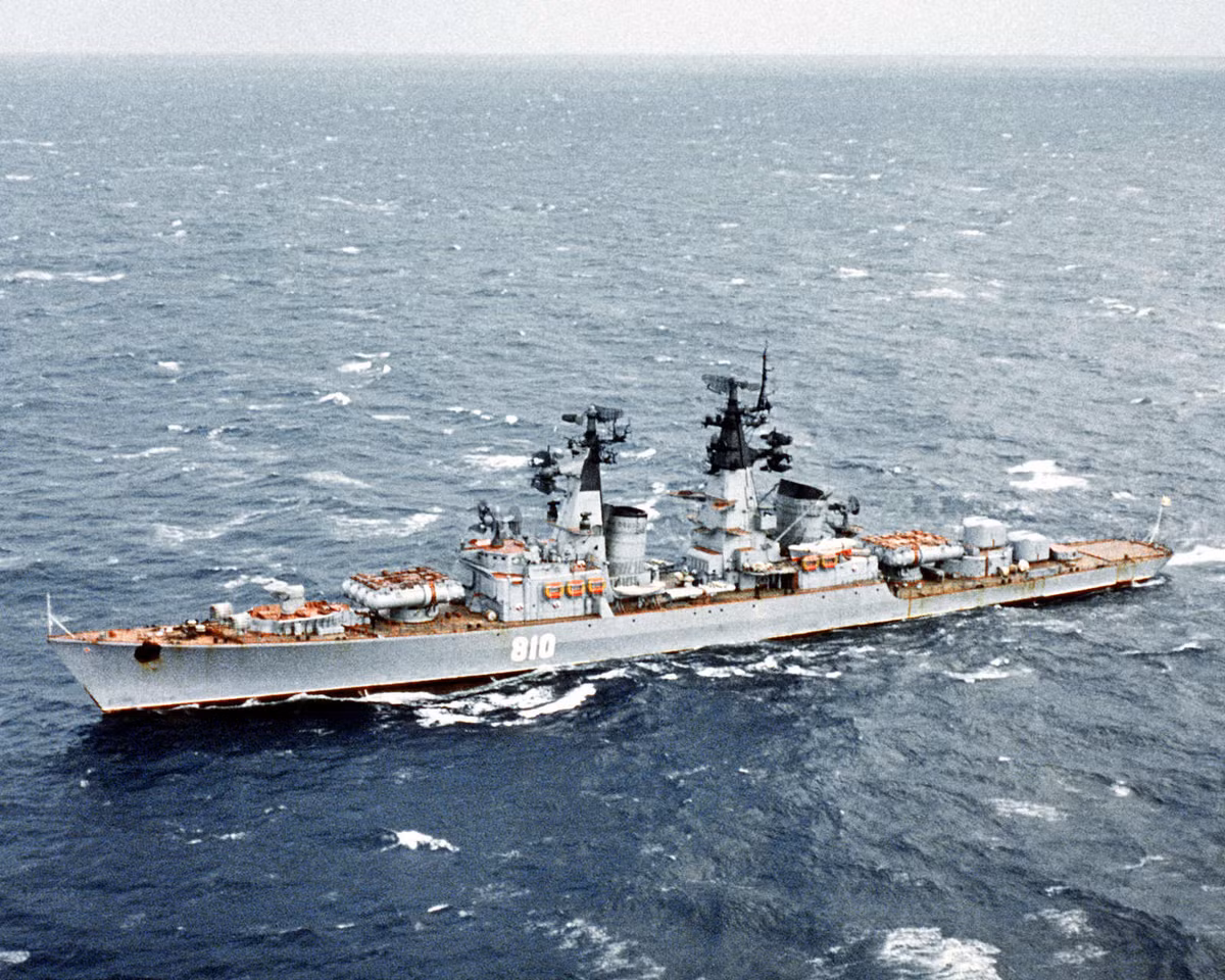 Ngày 30/12/1962, Hạm đội Baltic, Hải quân Liên xô chính thức tiếp nhận chiến hạm Groznyy - chiếc đầu tiên thuộc tuần dương hạm tên lửa Project 58 (NATO định danh là lớp Kynda). Đây được xem là lớp tuần dương hạm tên lửa thế hệ đầu tiên của Hải quân Liên Xô, được trang bị những hệ thống tên lửa hiện đại nhất thời bấy giờ.