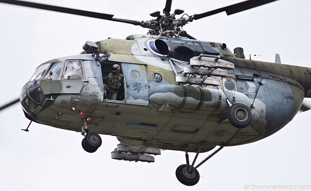 Mi-171Sh được thiết kế với hai cánh phụ nhỏ trên thân với 6 điểm treo cho phép mang 1,5 tấn vũ khí gồm…