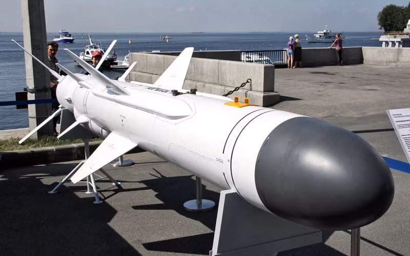 Với biến thể này, tàu Tornado có sức mạnh tương đương tàu hộ vệ tên lửa lớp Molniya đang trang bị trong Hải quân Nhân dân Việt Nam, phù hợp với việc tiêu diệt các mục tiêu lớn với cú đánh dồn dập tới tập ở cự ly trên 100 km, tuy nhiên biến thể này có lợi thế hơn tàu Molniya là có thiết kế tàng hình.