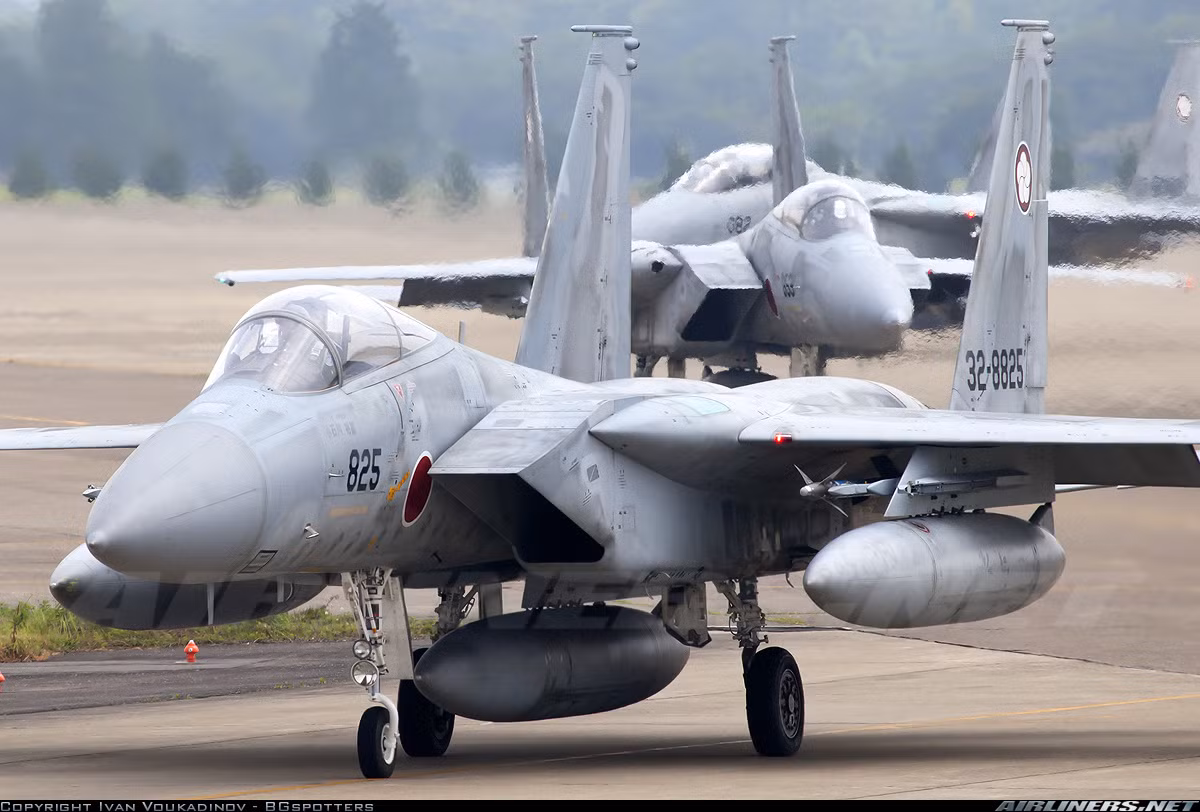 Đáp lại, Phó Tổng thư ký nội các Nhật Bản Koichi Hagiuda bác bỏ các cáo buộc của Trung Quốc. Và tuyên bố rằng "không bao giờ thực hiện bất kỳ hành động khiêu khích nào như cáo buộc của phía Trung Quốc", bao gồm cả việc sử dụng radar điều khiển hỏa lực khóa mục tiêu Su-30.