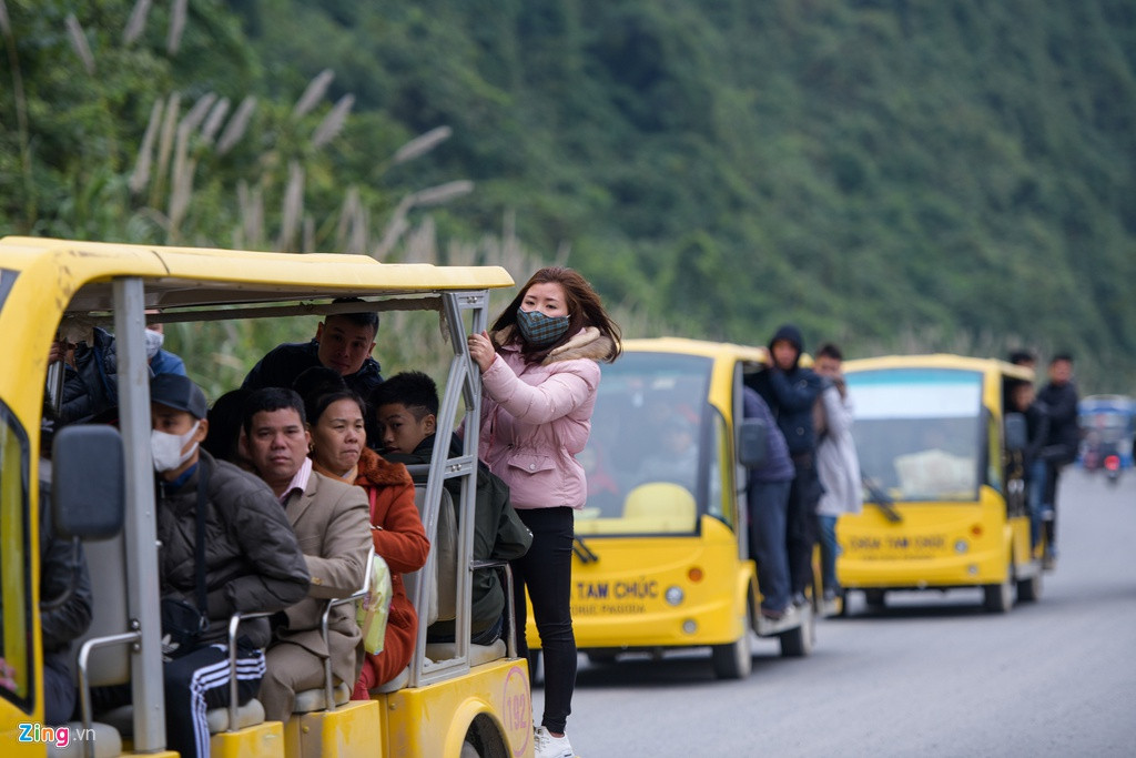 Du xuan chua Tam Chuc, gia dich vu chat... ban to chuc “hot bac“?-Hinh-2