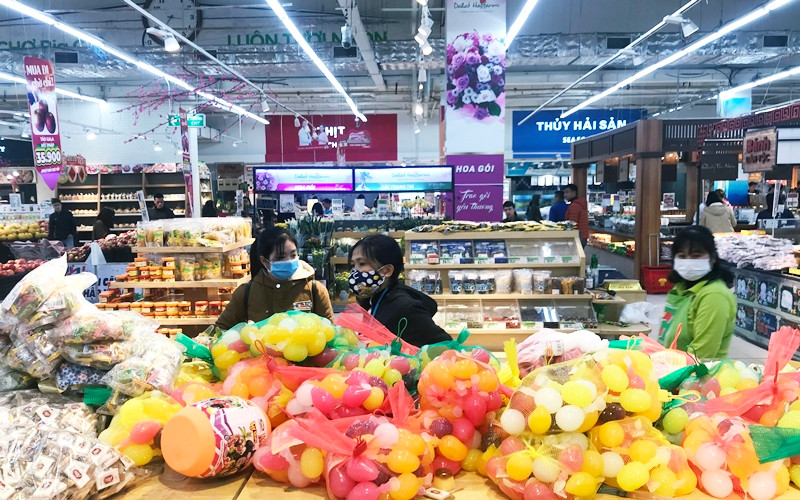 Tại Việt Nam, 10 ngày qua đã cách ly 98 người nghi nhiễm nCoV, trong đó 50 người miền Bắc, 44 người miền Trung, 4 người miền Nam. Tính đến 17h30 ngày 30/1, còn 28 người đang được cách ly điều trị; 43 người có các biểu hiện triệu chứng được theo dõi sát.