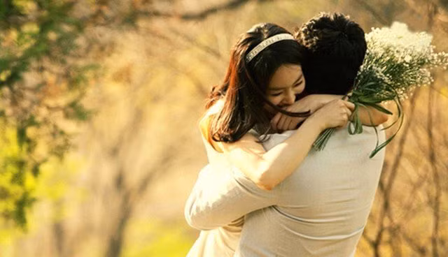 Cai bo me lay anh phu ho, dem tan hon toi hoang hon nhin thay mot biet thu long lay