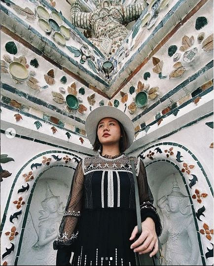 Sau scandal bị hacker tung clip nhạy cảm, Văn Mai Hương tự thưởng cho bản thân chuyến di lịch ở Thái Lan.