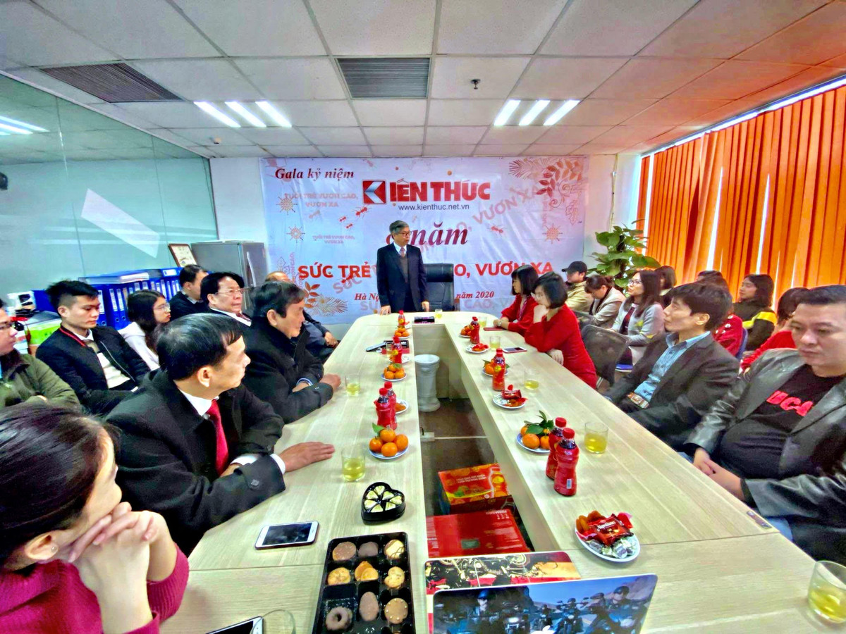 GS.TSKH Dang Vu Minh dan dau doan Lanh dao tham, chuc Tet Bao dien tu Kien Thuc-Hinh-4