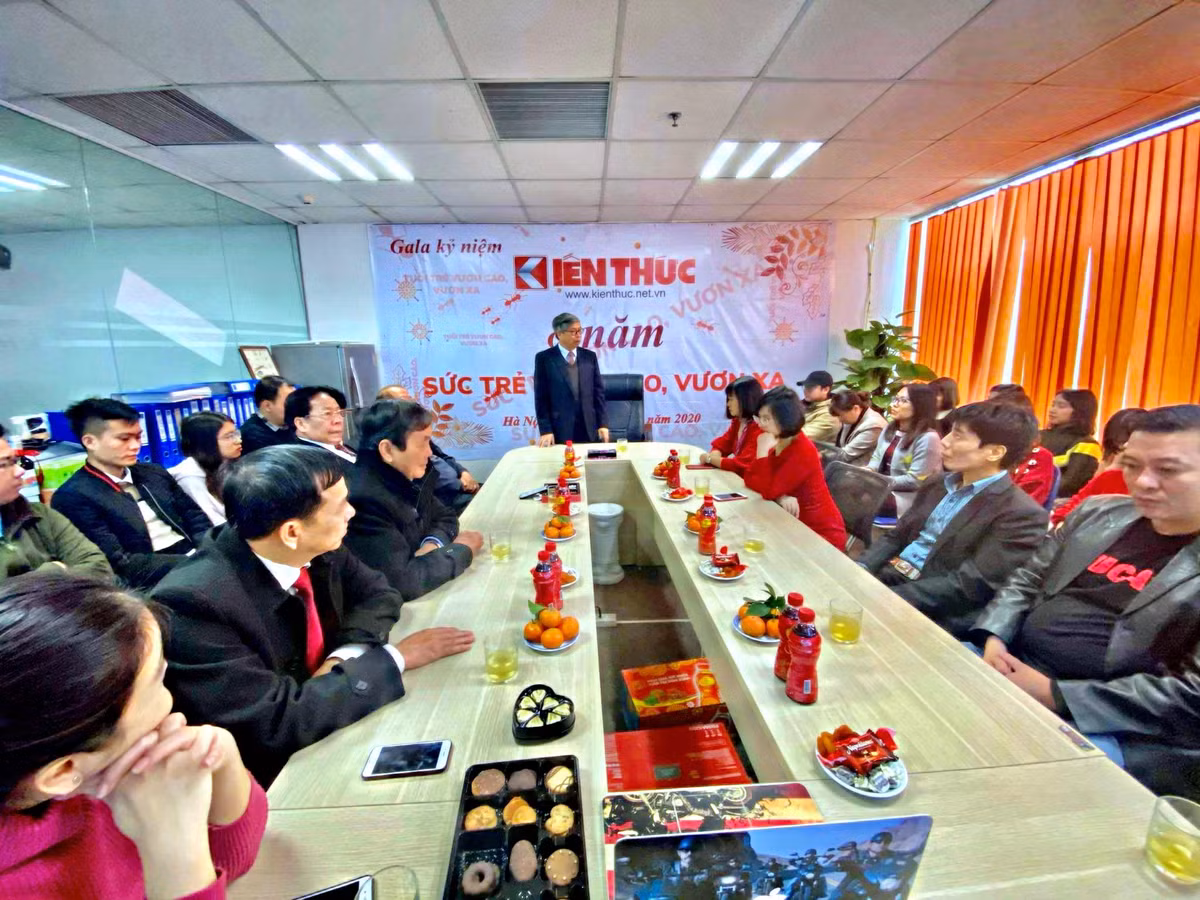 GS.TSKH Dang Vu Minh dan dau doan Lanh dao tham, chuc Tet Bao dien tu Kien Thuc-Hinh-4