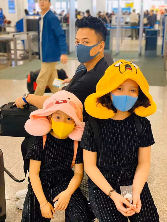 Trước đó, Bảo của Hoa hồng trên ngực trái tâm sự về một năm đã qua: "Có người vui vì một năm thành công may mắn, có người buồn vì một năm không thuận buồm xuôi gió cho lắm. Nhưng rõ ràng một điều mỗi khi bước sang năm mới chúng ta đều cùng hoan hỉ và hy vọng mọi điều tốt đẹp trong năm mới. Hãy vui lên, lạc quan lên chắc chắn mọi việc chúng ta sẽ hoàn thành nó tốt hơn".