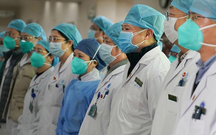 Ca gia dinh chien dau voi virus corona xuyen Tet-Hinh-2