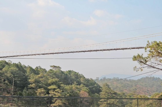 Cau kinh dai hon 220m khong phep o Thung lung Tinh yeu: Ai la chu dau tu?