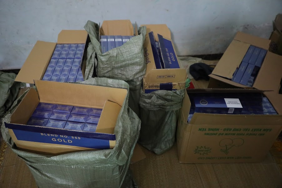 Số thuốc lá ngoại mang nhãn hiệu 555 bên trong số nhà 70 Phan Chu Trinh. Đáng nói là thời điểm kiểm tra, chủ nhà không có mặt tại địa chỉ này.