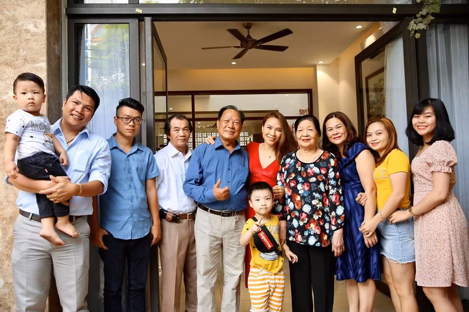 Nữ ca sĩ Mỹ Tâm chia sẻ khoảnh khắc vui vẻ, ấm áp bên gia đình.