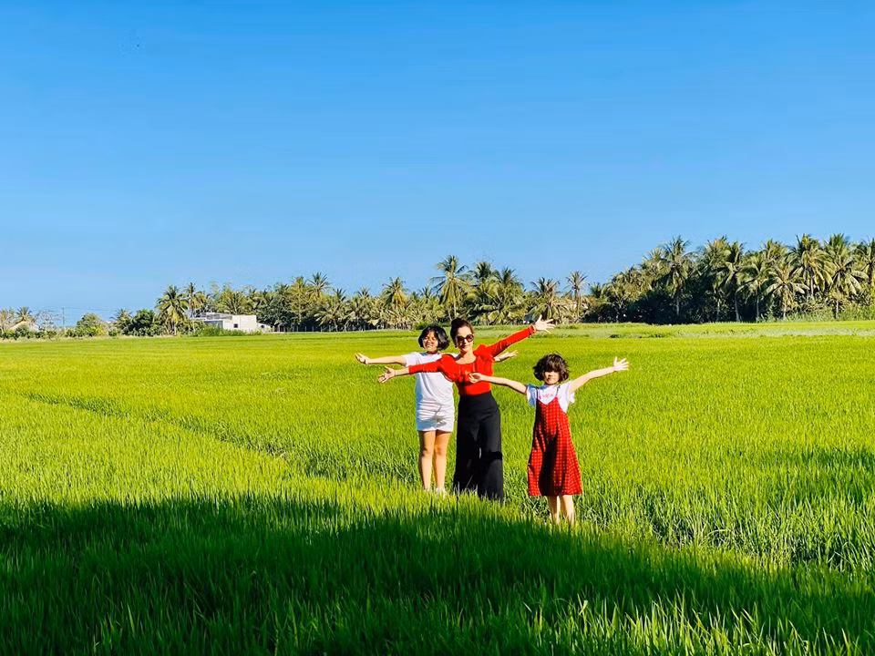 Mặc dù bận công việc, nhưng danh hài Thúy Nga vẫn sắp xếp thời gian về bên gia đình dịp Tết.