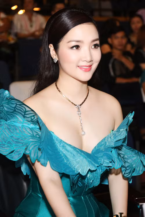 Loat my nhan Viet so huu nhan sac 