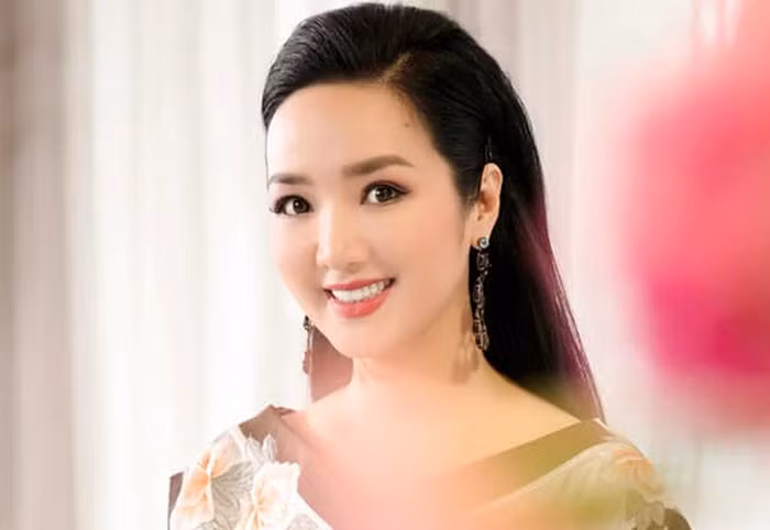 Loat my nhan Viet so huu nhan sac 