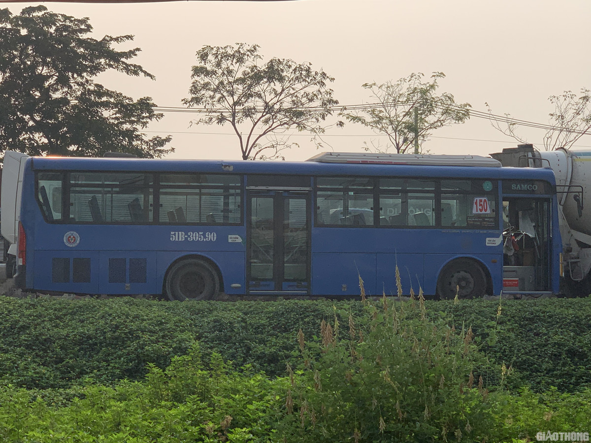 Hang nghin xe container ken chat xe may, cung “chon chan” tren Xa lo Ha Noi-Hinh-4